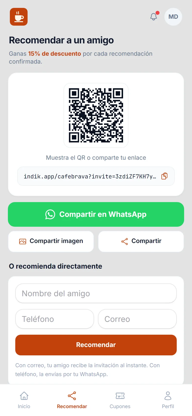 Pantalla de recomendación de la app de la tienda, con código QR y botón para compartir por WhatsApp