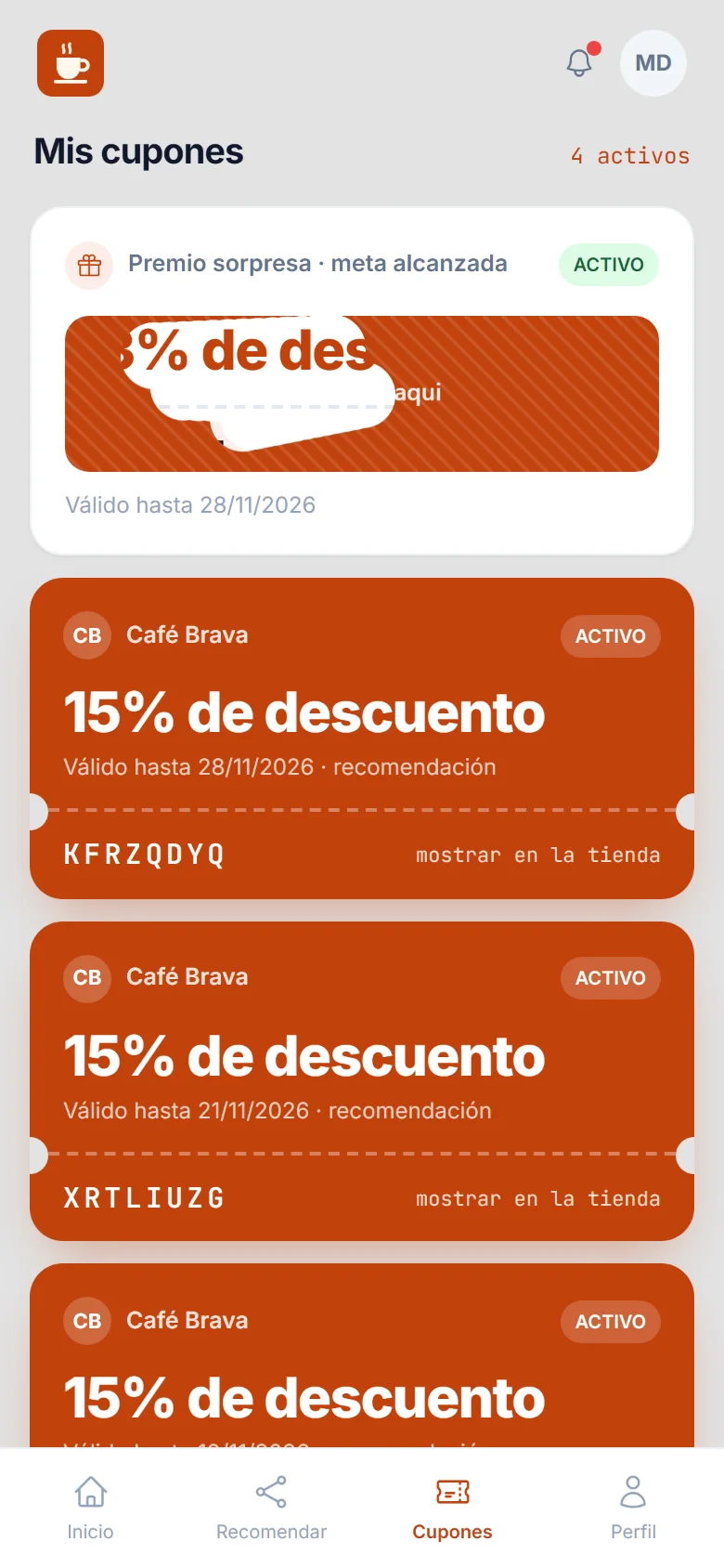 App de la tienda con la clienta raspando el premio